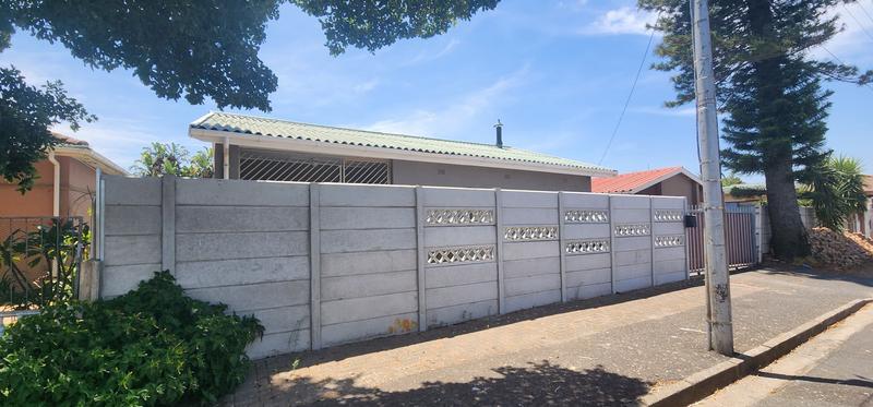 4 Bedroom Property for Sale in Oakdale Western Cape